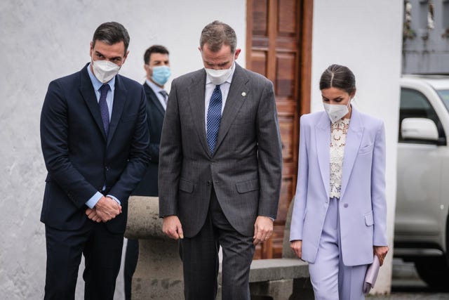 letizia en la palma con traje de bleis madrid