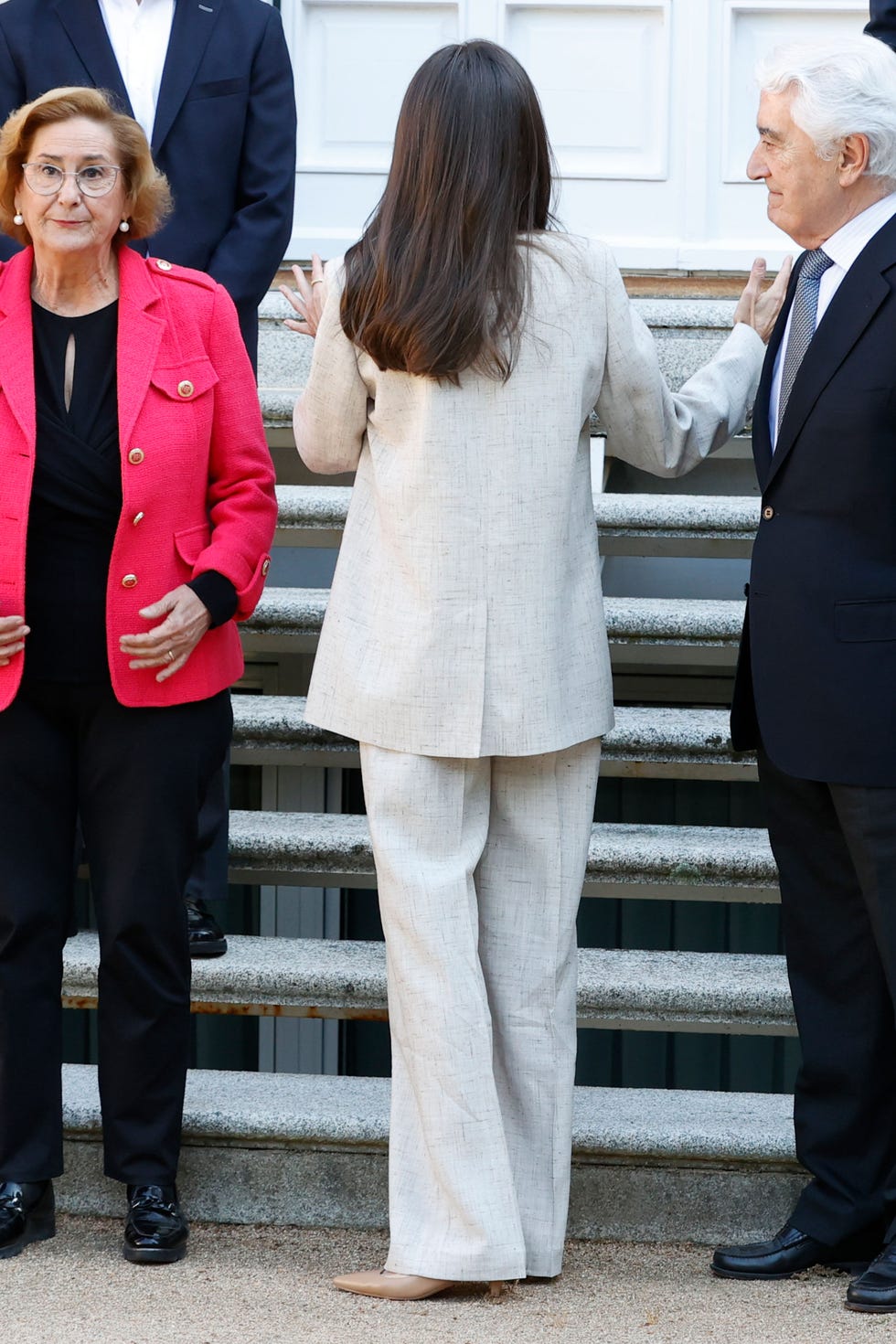 letizia estrena traje de chaqueta en una reunion de trabajo en zarzuela