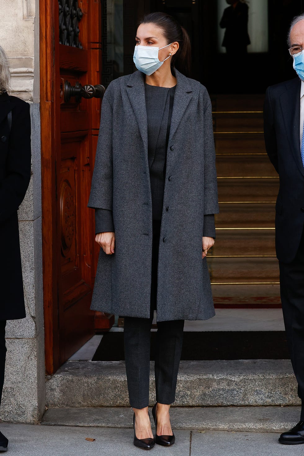 letizia preside una reunión de trabajo de la fundación del español urgente "fundéurae"