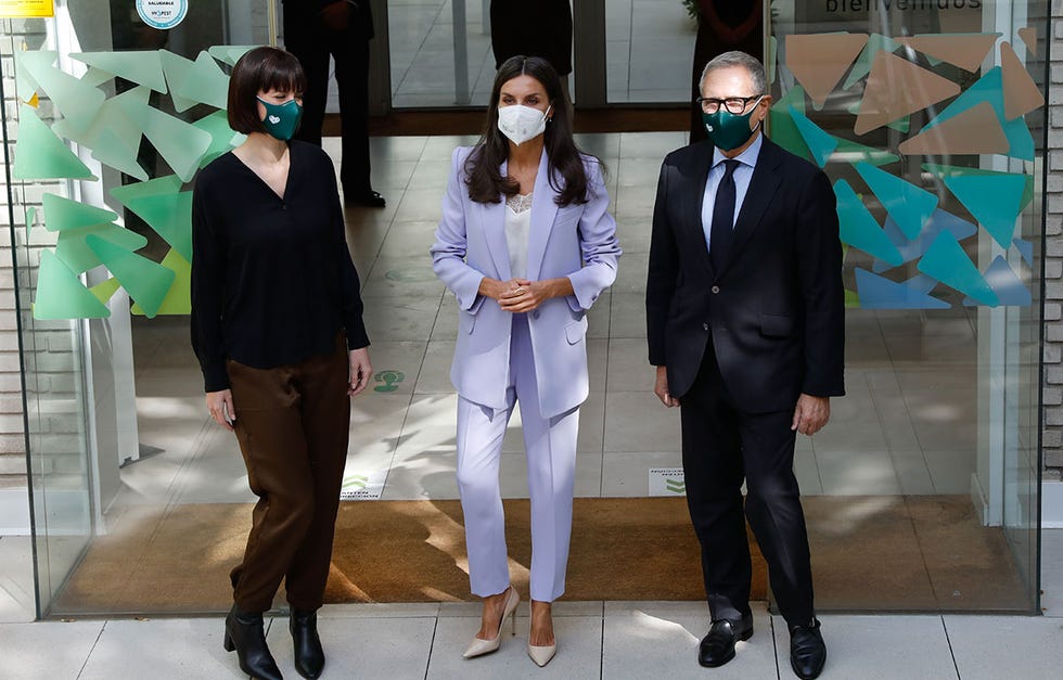 letizia estrena traje de chaqueta malva