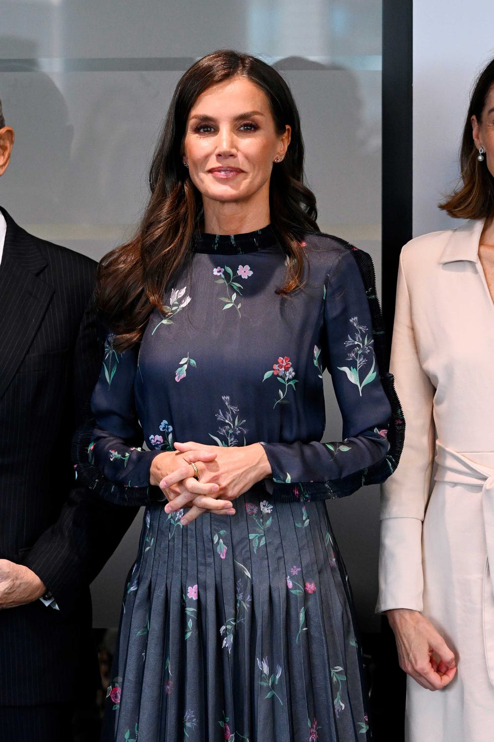 letizia estrena vestido de armani en su viaje a londres