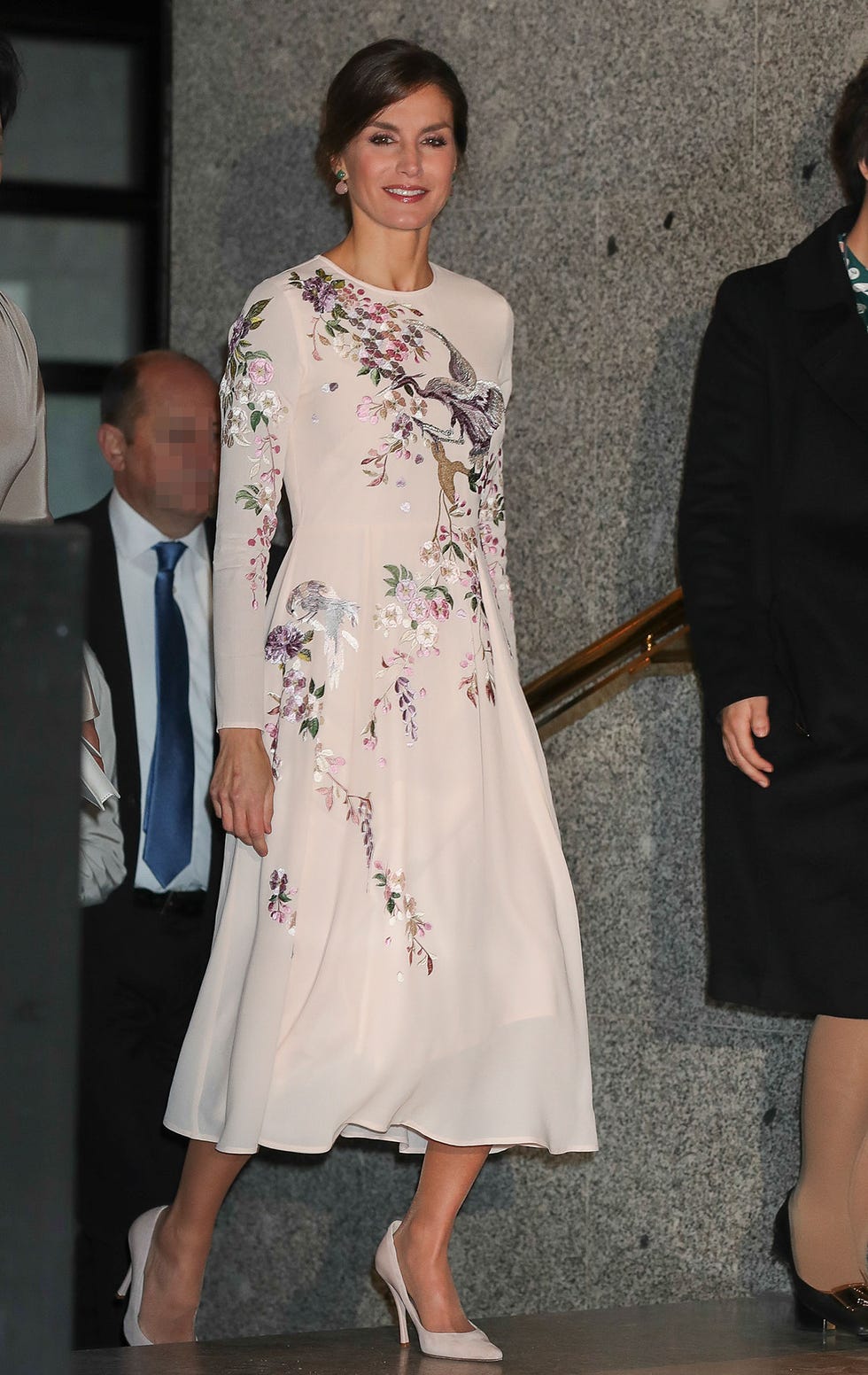 La Reina ha estrenado un vestido low-cost de la firma Asos.