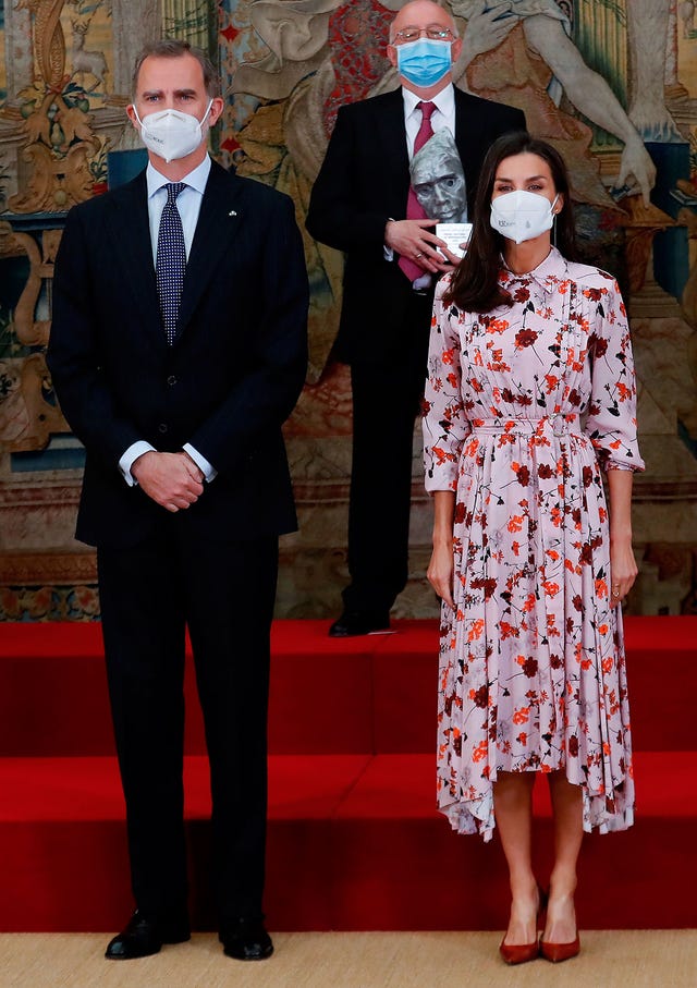 letizia repite vestido de flores de hugo boss, por cuarta vez en año y medio