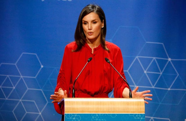 La reina Letizia vestido rojo en Palma