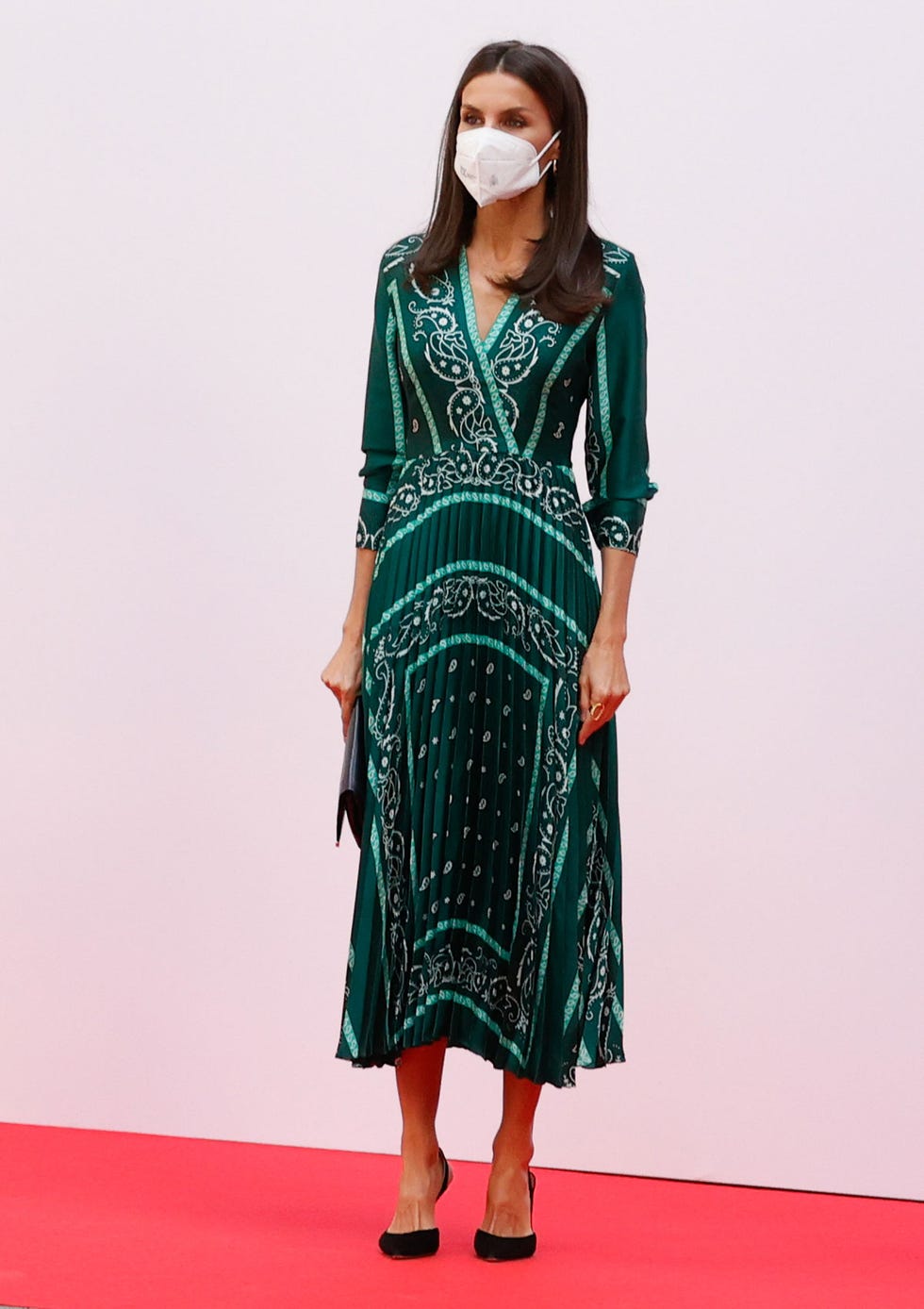 letizia recupera el vestido de sandro que 'comparte' con otras presentadoras