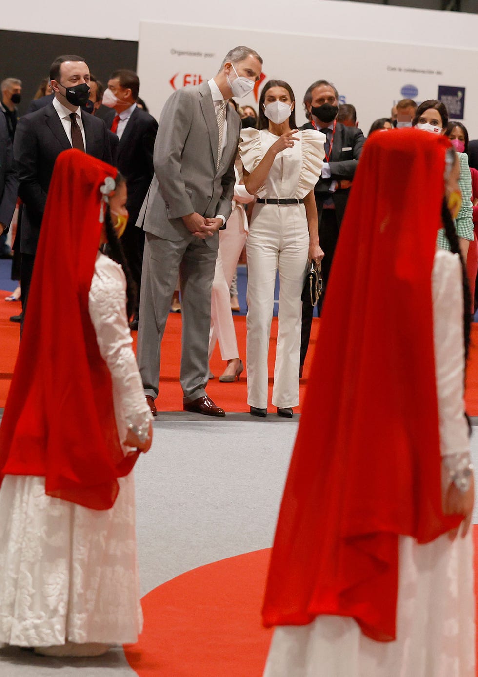 felipe vi y letizia, en fitur 2021 analizamos el look de la reina