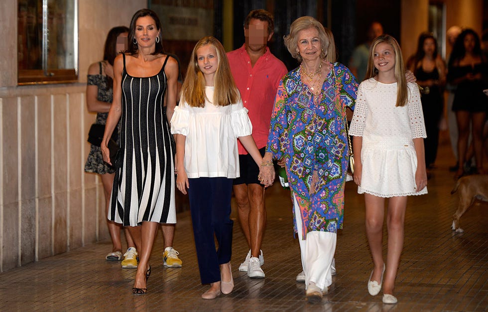 la reina sofía con su nuera y sus nietas en mallorca