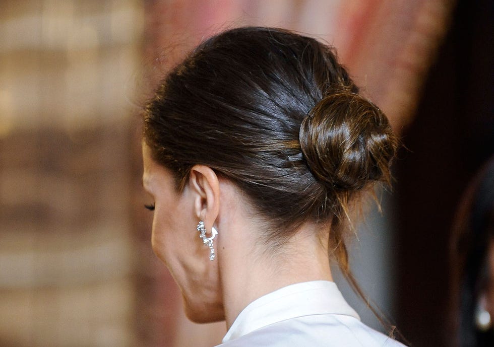 La reina Letizia luce moño en la recepción al Cuerpo Diplomático