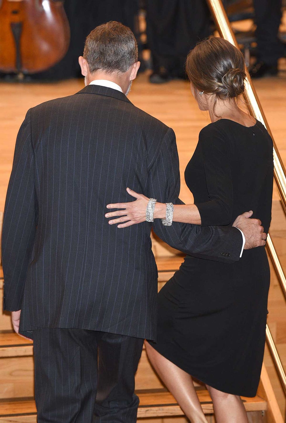 Felipe y Letizia, con joyas de la reina Victoria Eugenia, en el concierto de los premios Princesa de Asturias en Oviedo