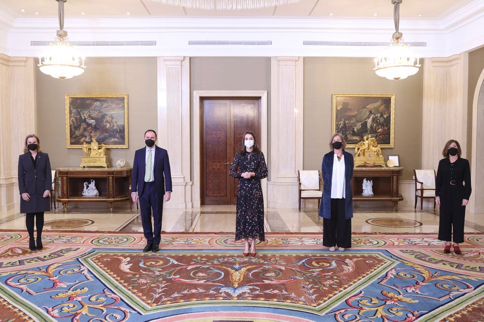 la reina letizia preside dos audiencias en el palacio de la zarzuela de madrid
