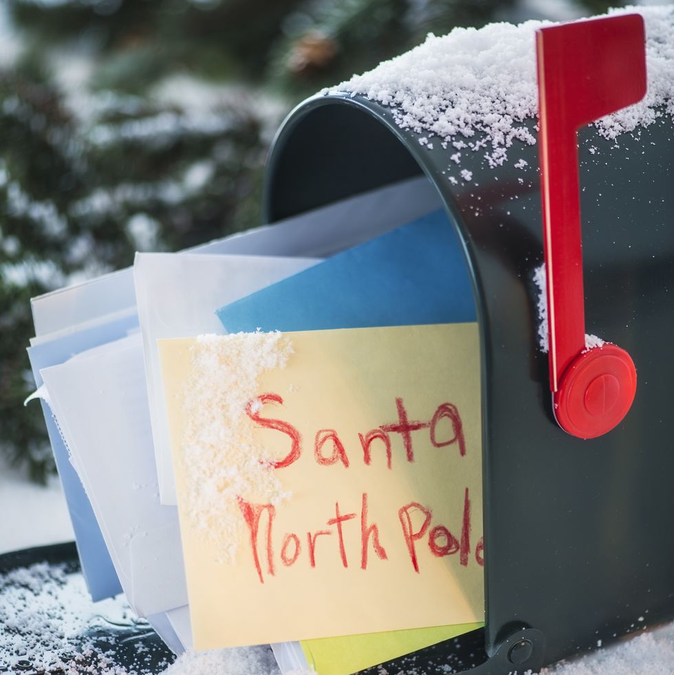 letter to santa claus in mailbox