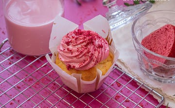 muffins rosas, con la tendencia barbiecore, creados por el obrador de madrid levaduramadre