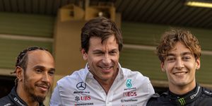 toto wolff con lewis hamilton y george russell f1