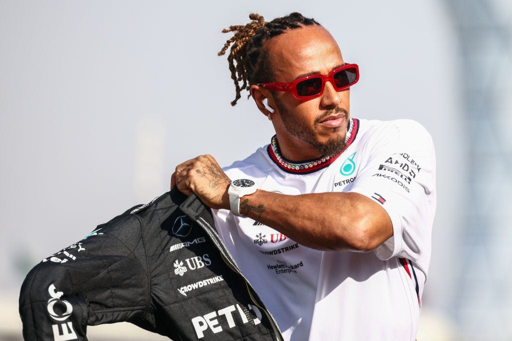 Lewis Hamilton signs new two-year Mercedes F1 deal