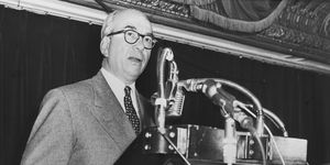 atomic energy commission chairman lewis strauss