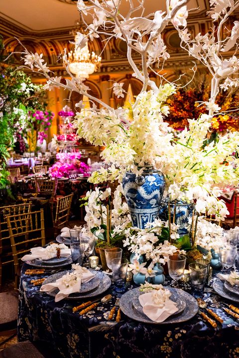 Decoration, Wedding banquet, Centrepiece, Chiavari chair, Flower Arranging, Floral design, Floristry, Flower, Purple, Wedding reception, 