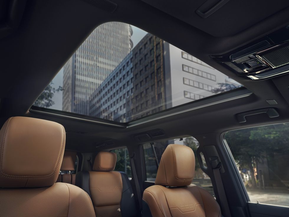В 2024 году Lexus gx доступен со стеклянной крышей с динамической панорамой неба