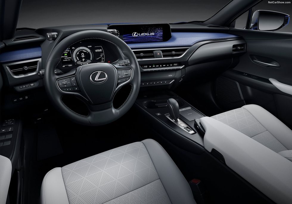 Lexus UX 300e - interior
