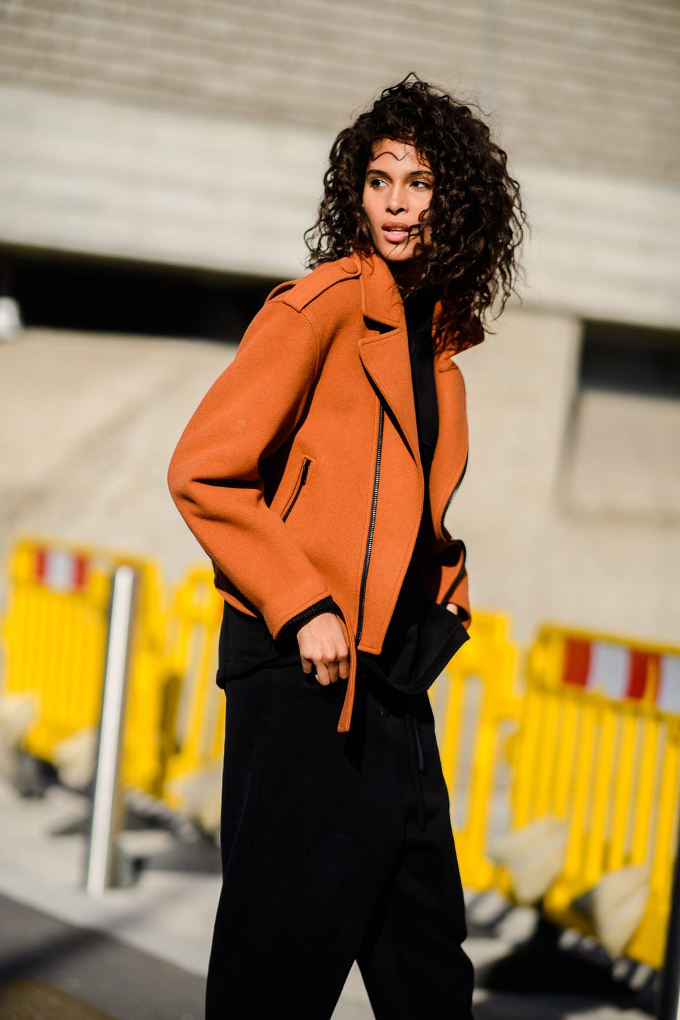 meli melo on X: Street Style Friday with the Thela Tan!   #FashionFridays19 #streetstyle #LFW   / X