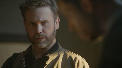 legacies    “this feels a little cult y”    image number lgc314fg0030r    pictured matthew davis as alaric saltzman    photo the cw    © 2021 the cw network, llc all rights reserved