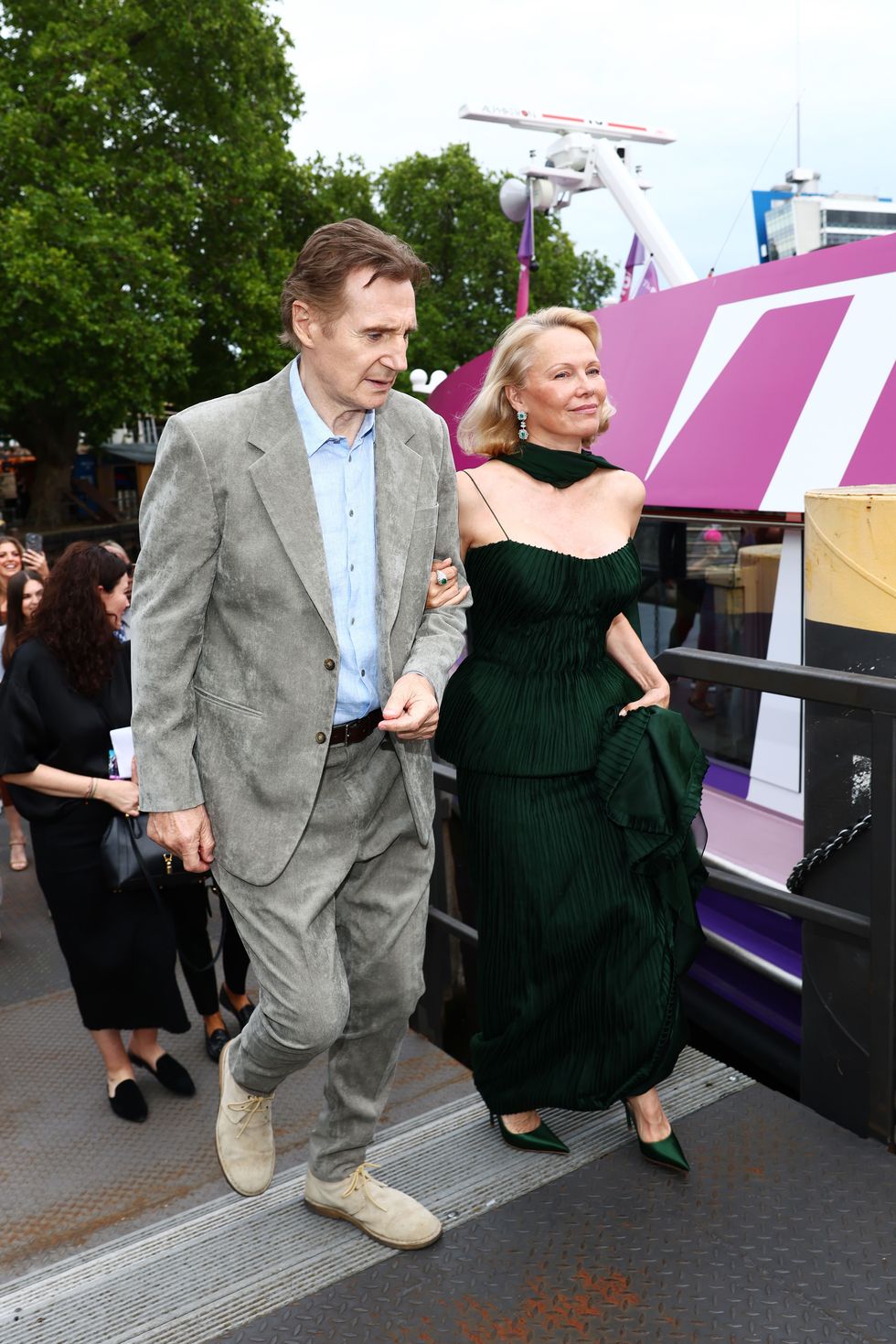 Liam Neeson und Pamela Anderson bei der Deutschlandpremiere von „Die nackte Kanone“