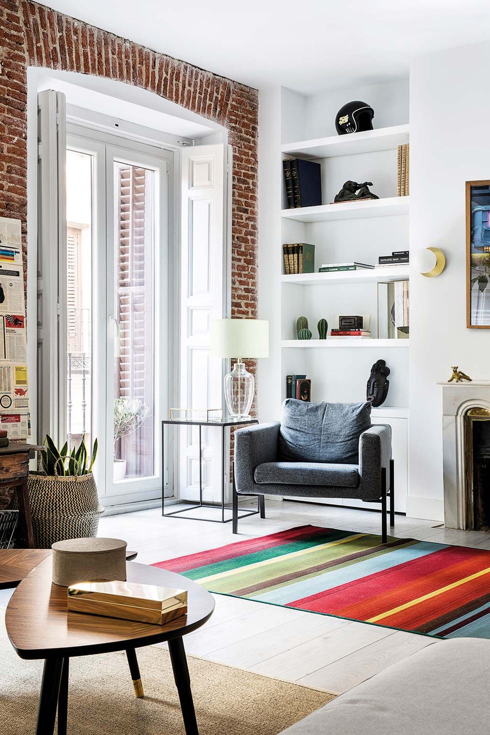 Living room, Furniture, Room, Interior design, Coffee table, Table, Property, Wall, Floor, Building, 