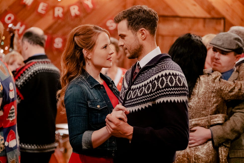 Lifetime Christmas Movies 2019 - Christmas a La Mode