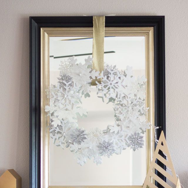 Glowing Snowflake Wreath - Design Improvised