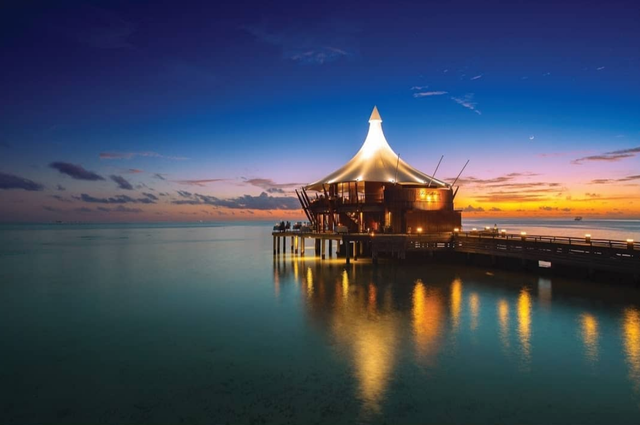 Sky, Nature, Reflection, Landmark, Horizon, Night, Dusk, Calm, Sea, Ocean, 