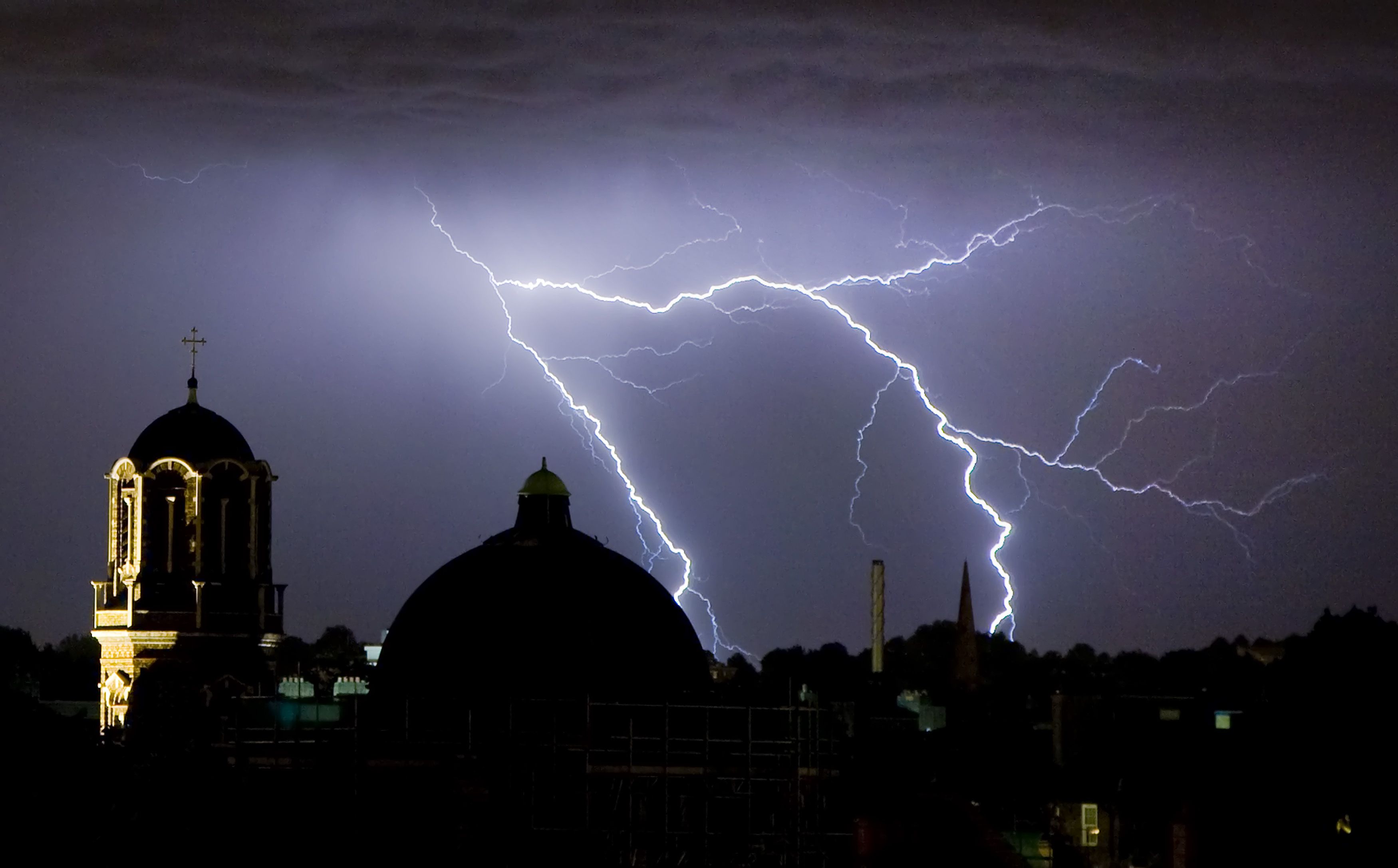 Lightning Maps Is Awe-Inspiring When Storms Are Coming | Esquire