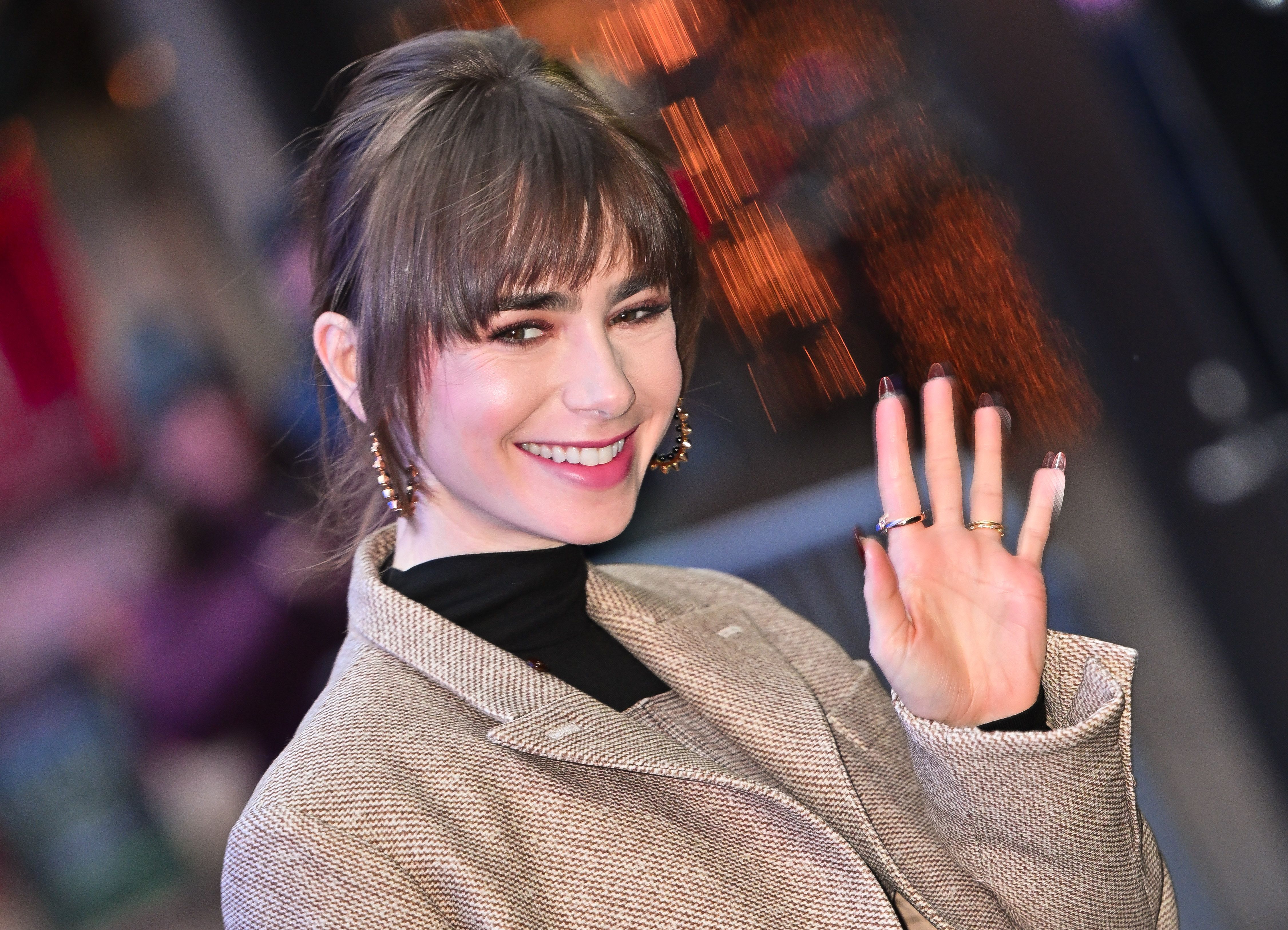 Lily Collins' hairstylist cuts her 'Emily in Paris' bangs: video