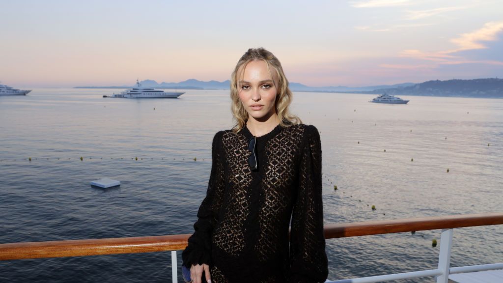 Lily-Rose Depp voor Chanel-campagne omgetoverd tot ijsprinses