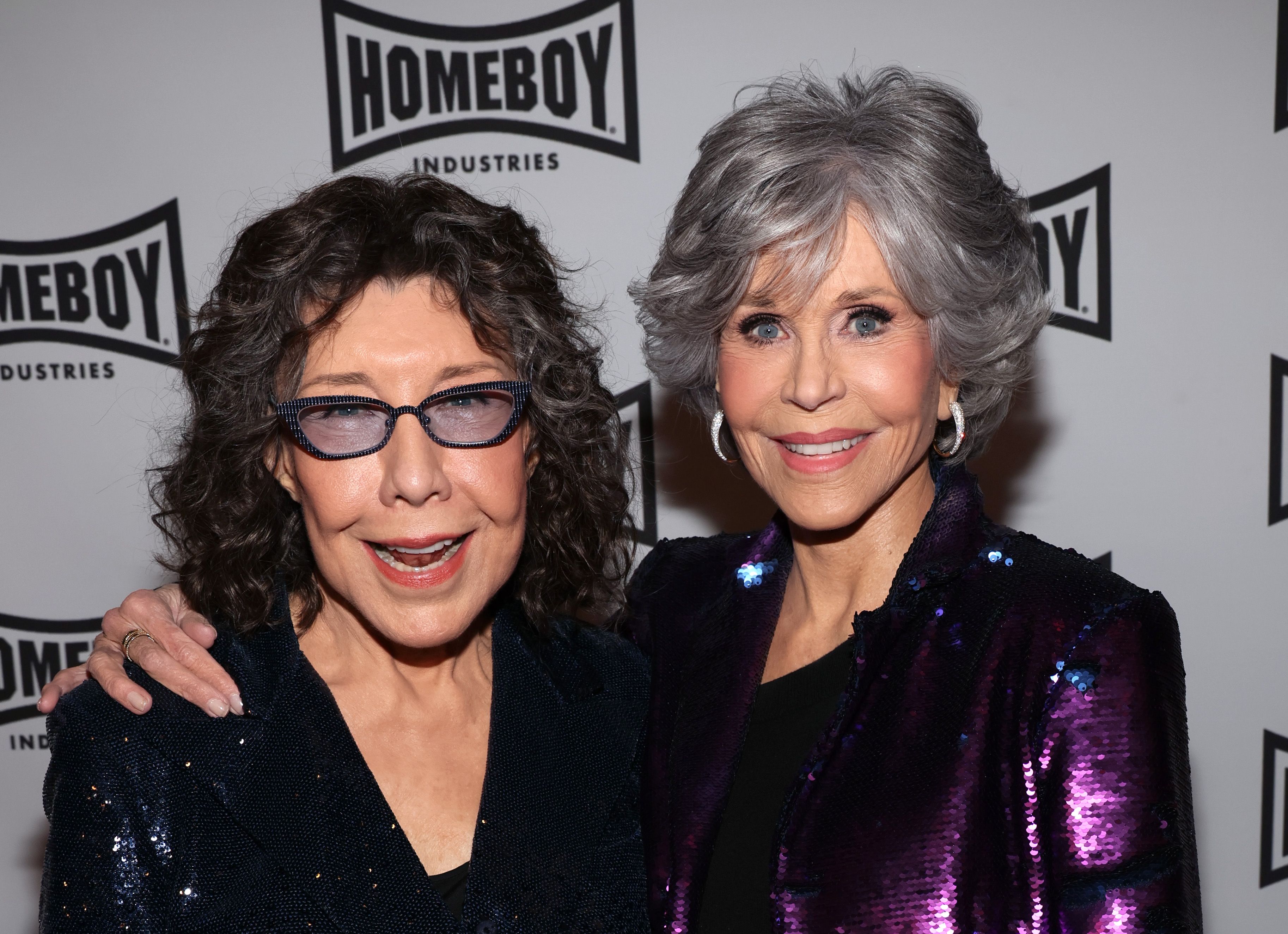 Jane Fonda and Lily Tomlin tackle laughs in '80 For Brady'