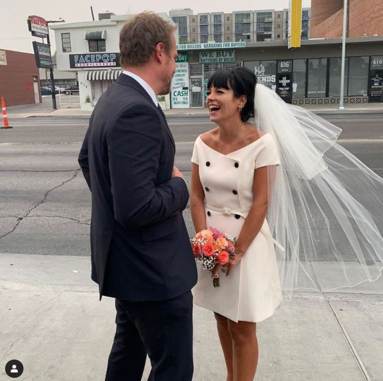 リリー・アレンがディオールのドレスでラスベガスで極秘婚！