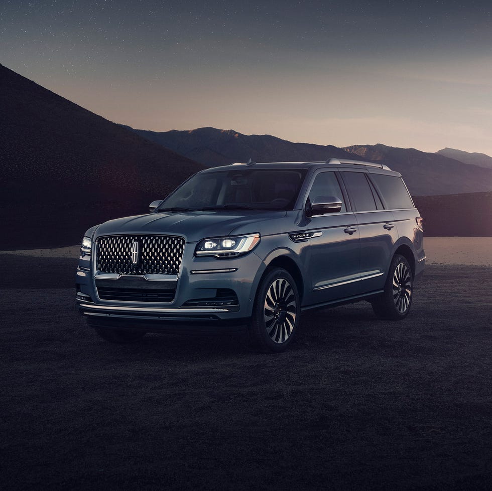 lincoln navigator 2022 exterior hero shot