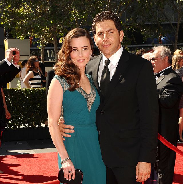 los angeles, ca   september 15  actress linda cardellini and husband steven rodriguez attend the 2013 creative arts emmy awards at nokia theatre la live on september 15, 2013 in los angeles, california  photo by jason laverisfilmmagic