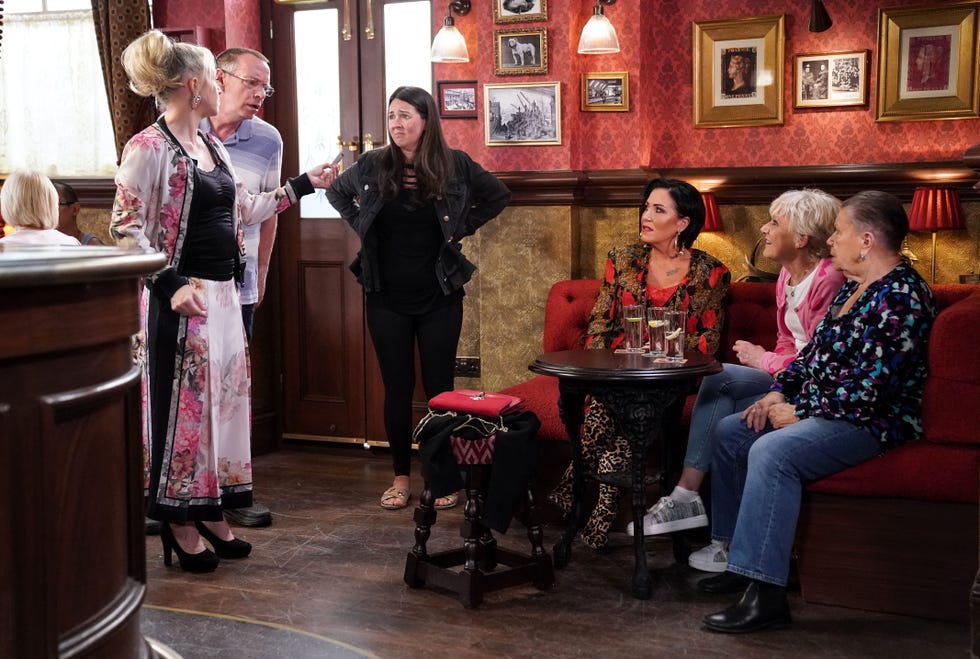 linda carter, ian beale, stacey slater, kat slater, jean slater, big mo, eastenders