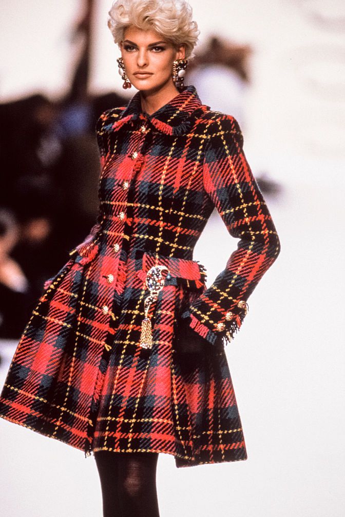 Linda Evangelista walks the runway during the Chanel Haute Couture