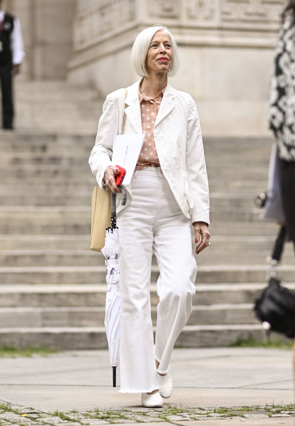 Los pantalones blancos que las mujeres de más de 50 años llevan en verano