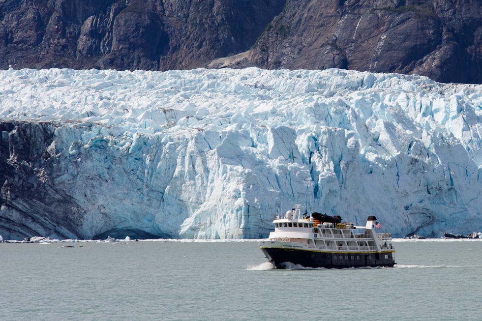 Lindblad Expeditions Ship National Geographic Sea Lion lindblad expeditions ship national geographic sea lion
