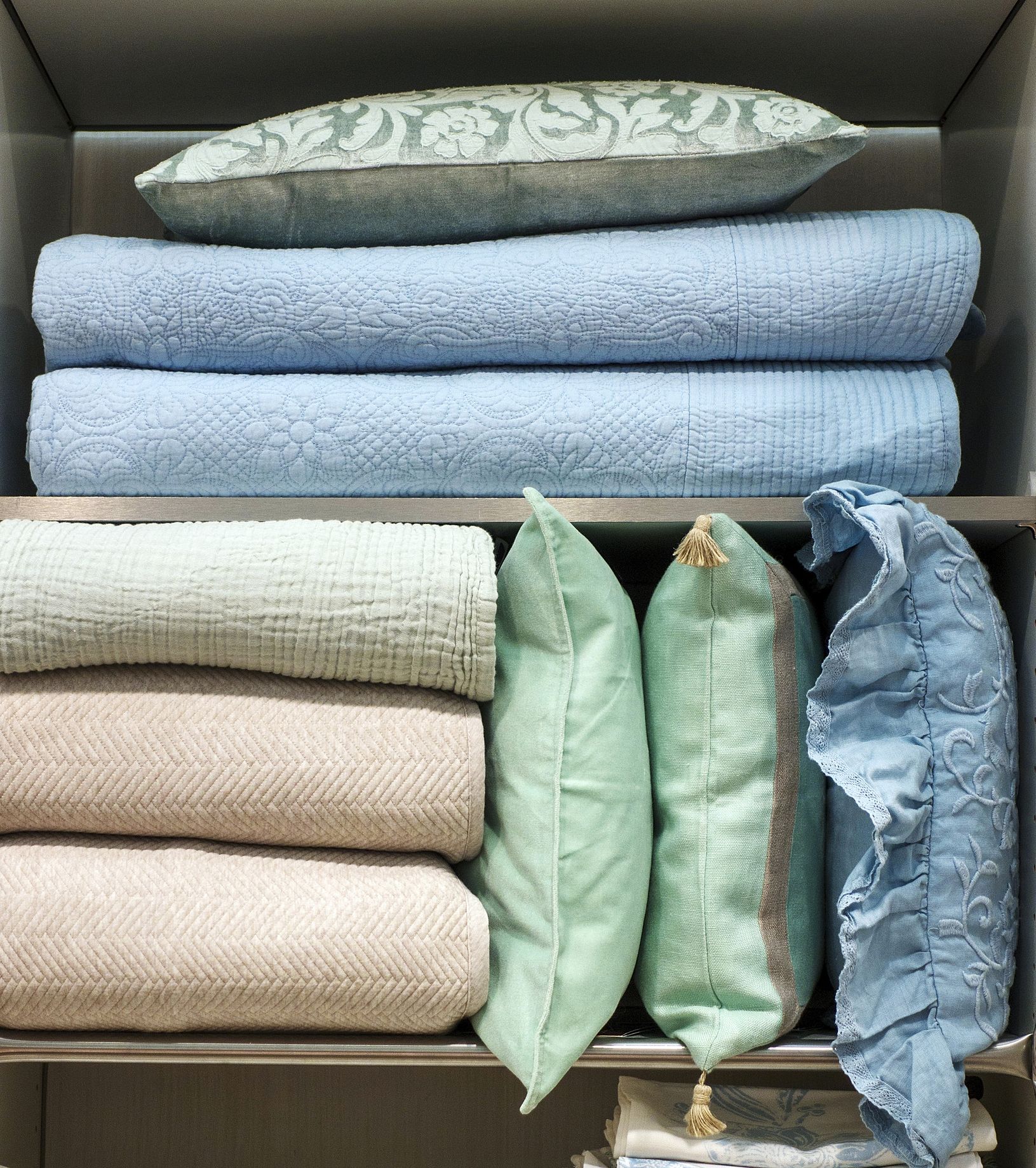 25+ Best Linen Closet Organization Ideas For