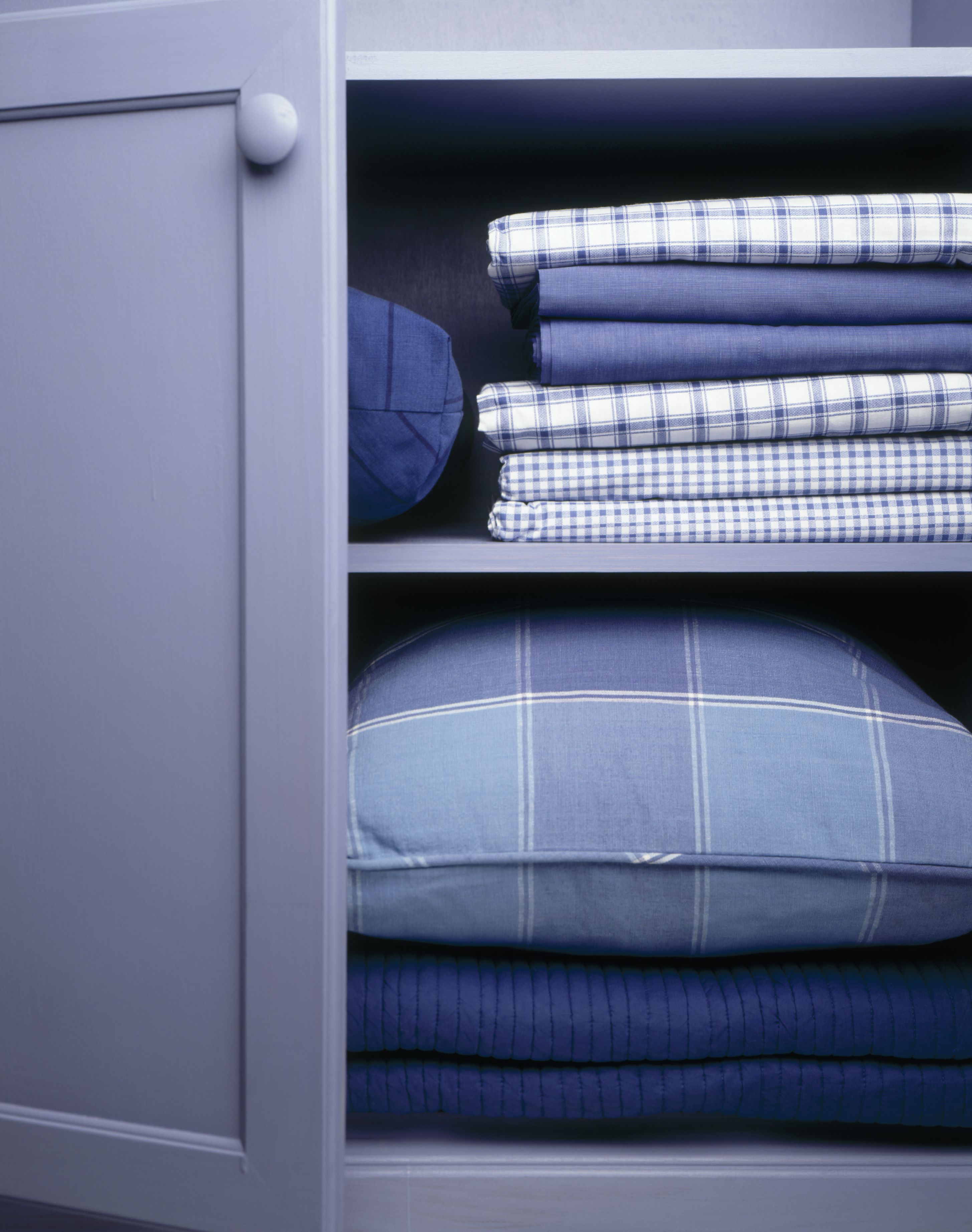 How To Beautifully Organize Your Linen Closet • Craving Some Creativity