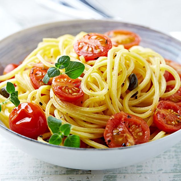 Linguine pasta with tomatoes