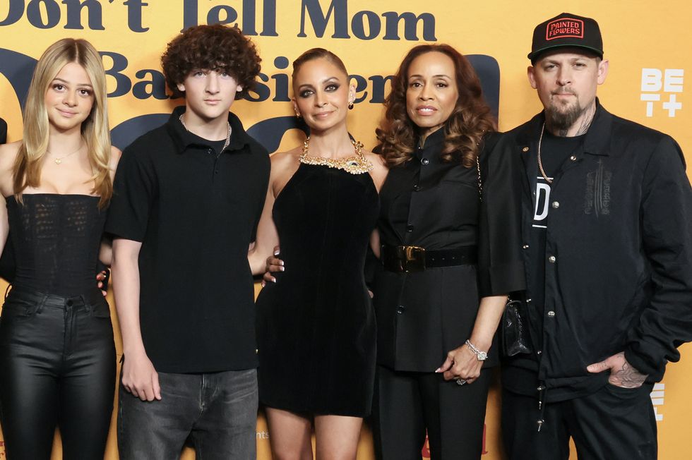 los angeles premiere of "don't tell mom the babysitter's dead"