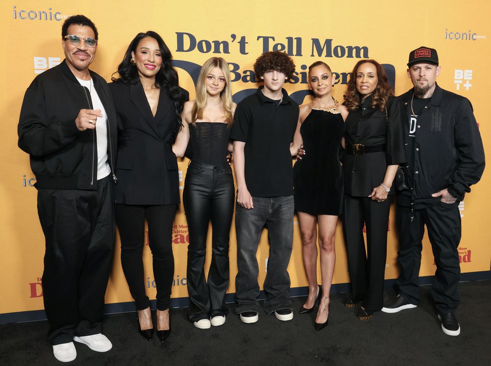 los angeles premiere of "don't tell mom the babysitter's dead"
