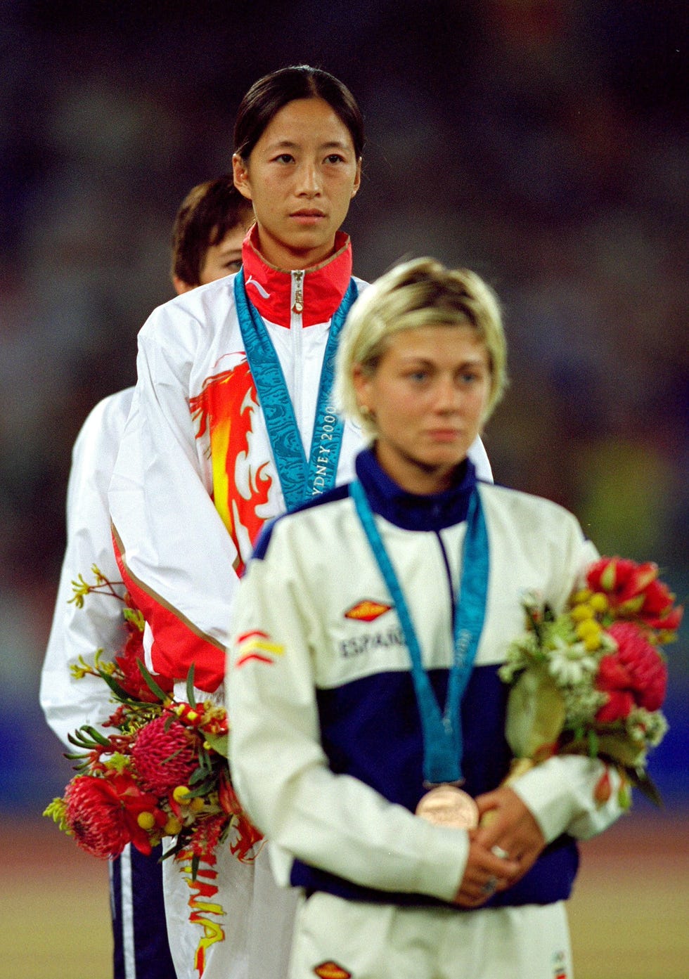maría vasco con el bronce en el podio de los juegos olímpicos de sidney 2000