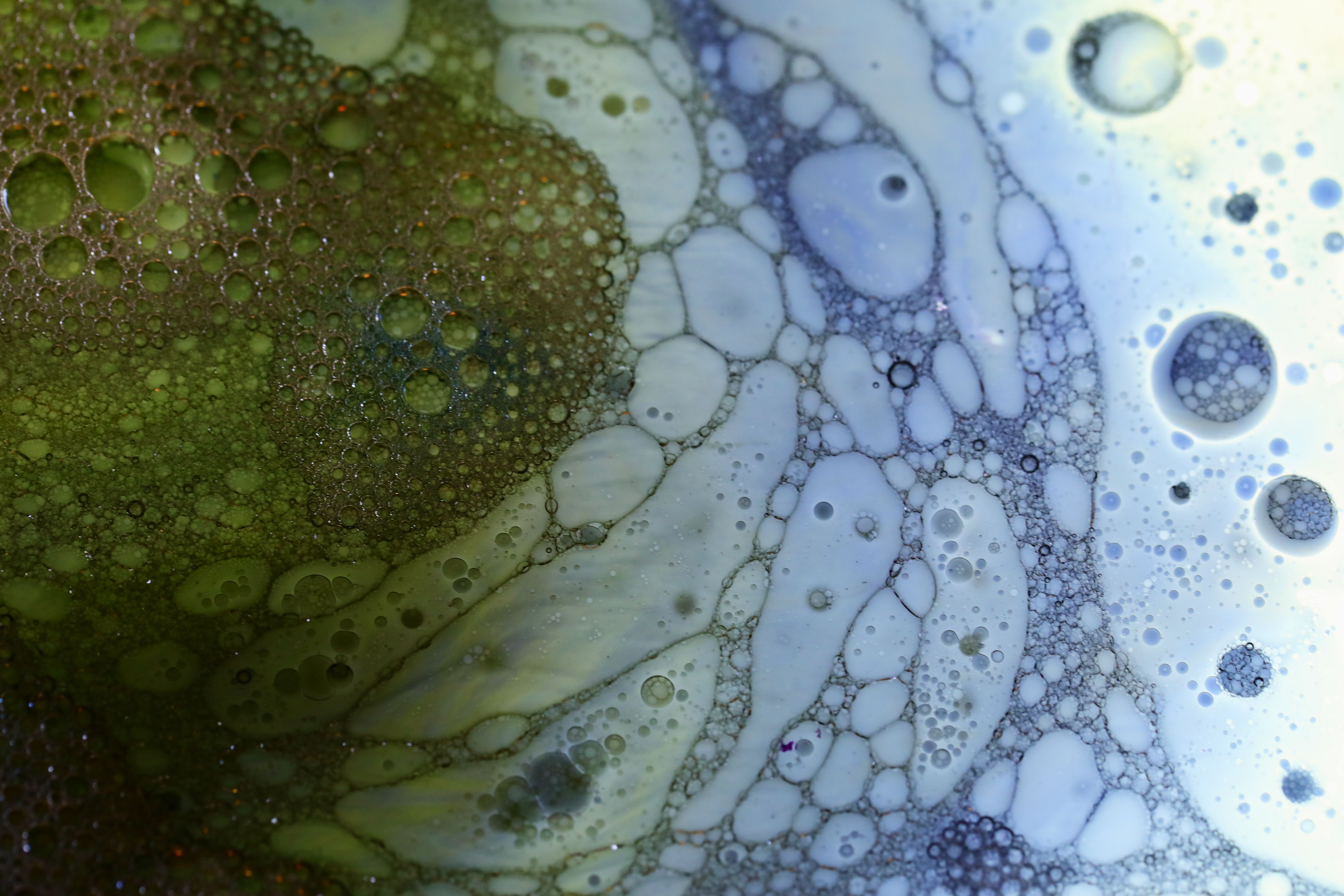 liquid-curving-lines-in-a-sea-