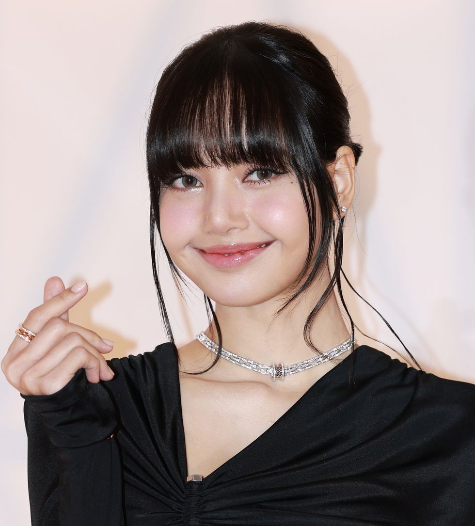 BLACKPINK リサ】大人モードがお得意！ ゴージャスなドレス