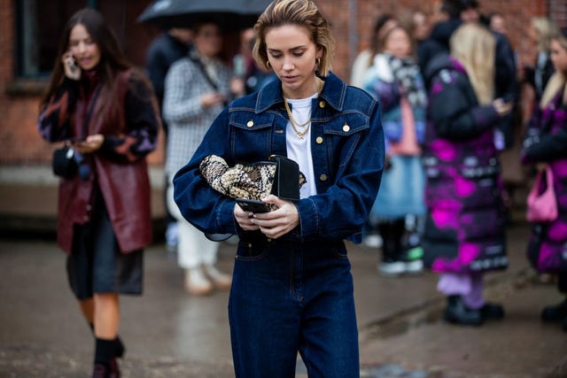 Así combinan los famosos la chaqueta vaquera más tendencia