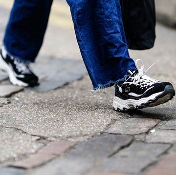 las zapatillas negras skechers más bonitas y cómodas para mujer